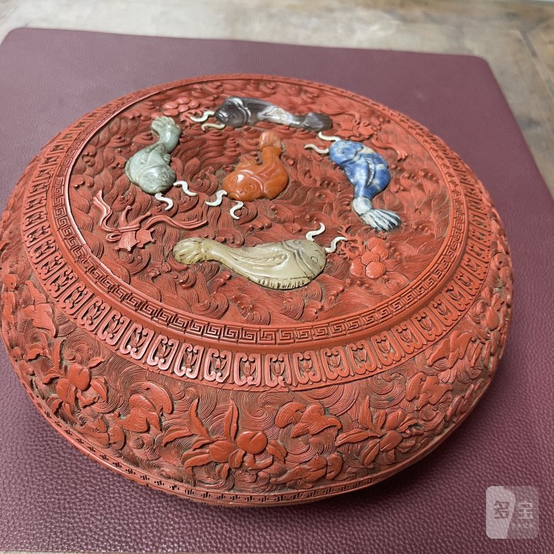 清乾隆 剔红嵌百宝海水鱼纹捧盒 - 图5